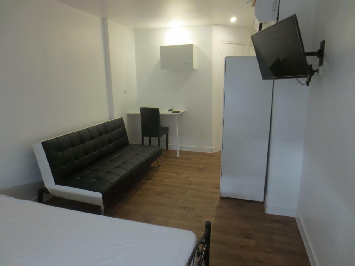 Appartements et studios meublés au centre ville d'Ouzouer Sur Loire Extérieur photo