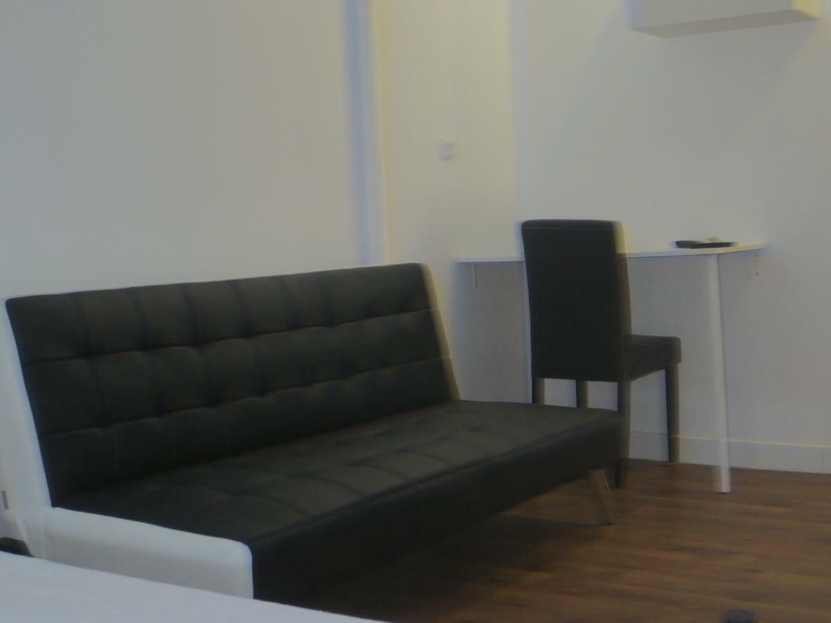 Appartements et studios meublés au centre ville d'Ouzouer Sur Loire Extérieur photo